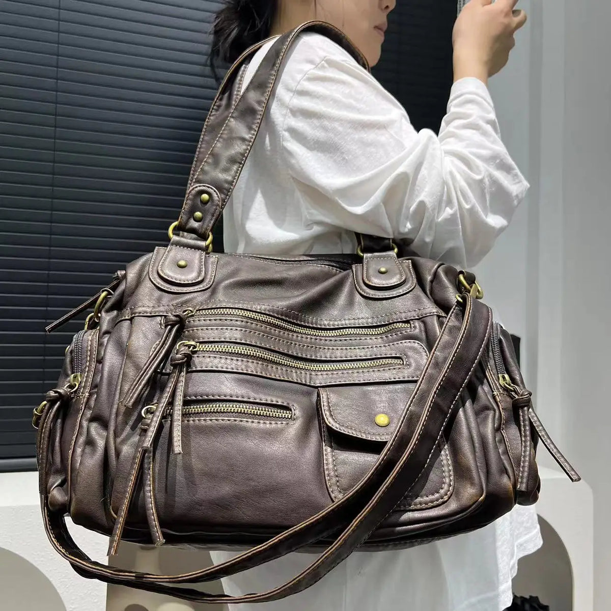 Y2K Hot Girl Single Shoulder Crossbody Bag Vintage Washed Leather Motorcycle Bag Large Capacity Multi Pocket Bag