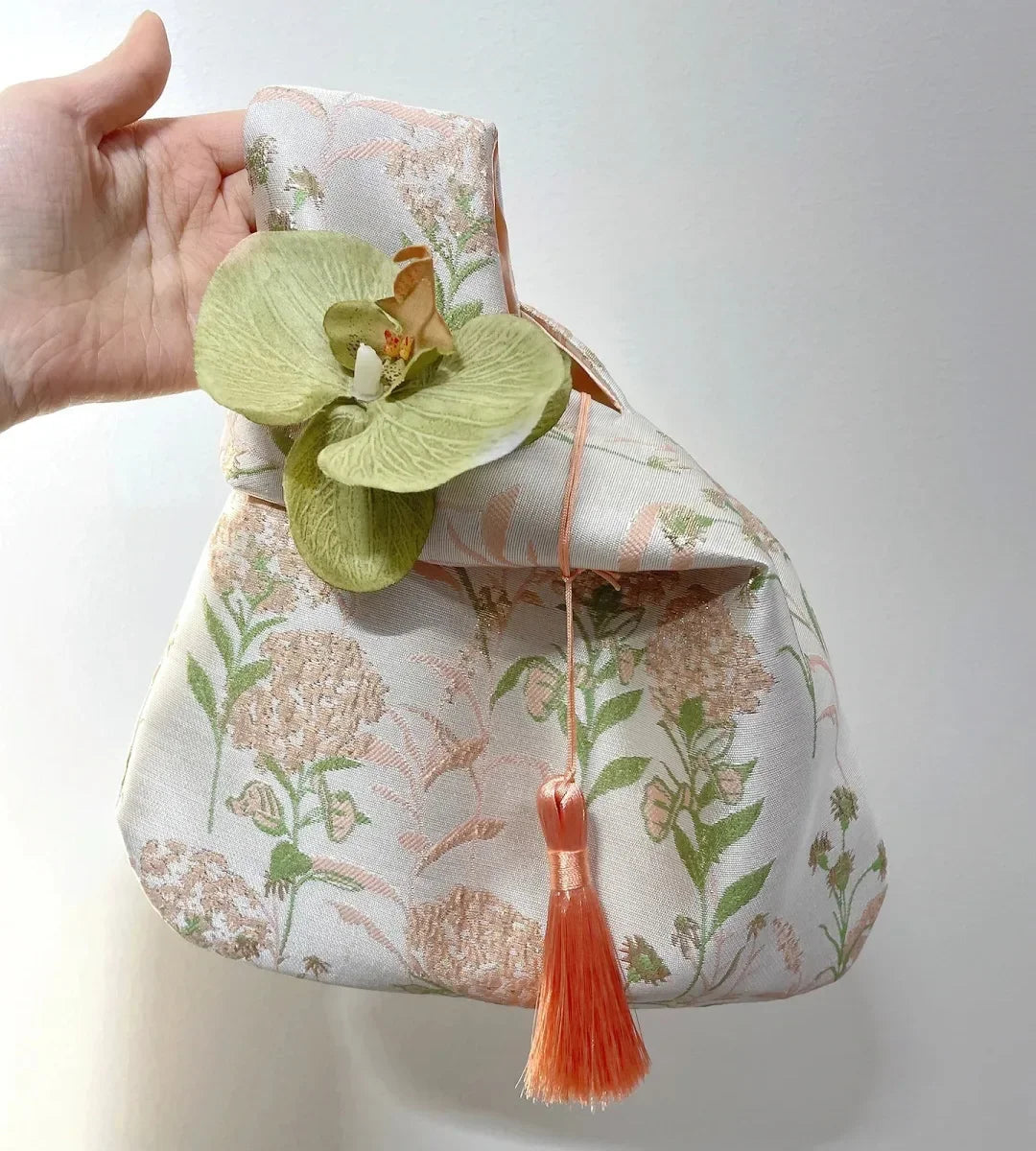 Flower Pendant Lunch Bag Cosmetic Bag New Chinese Style Handbag Tassel Knot Wrist Bag Small Item Pouch Cheongsam Accessories