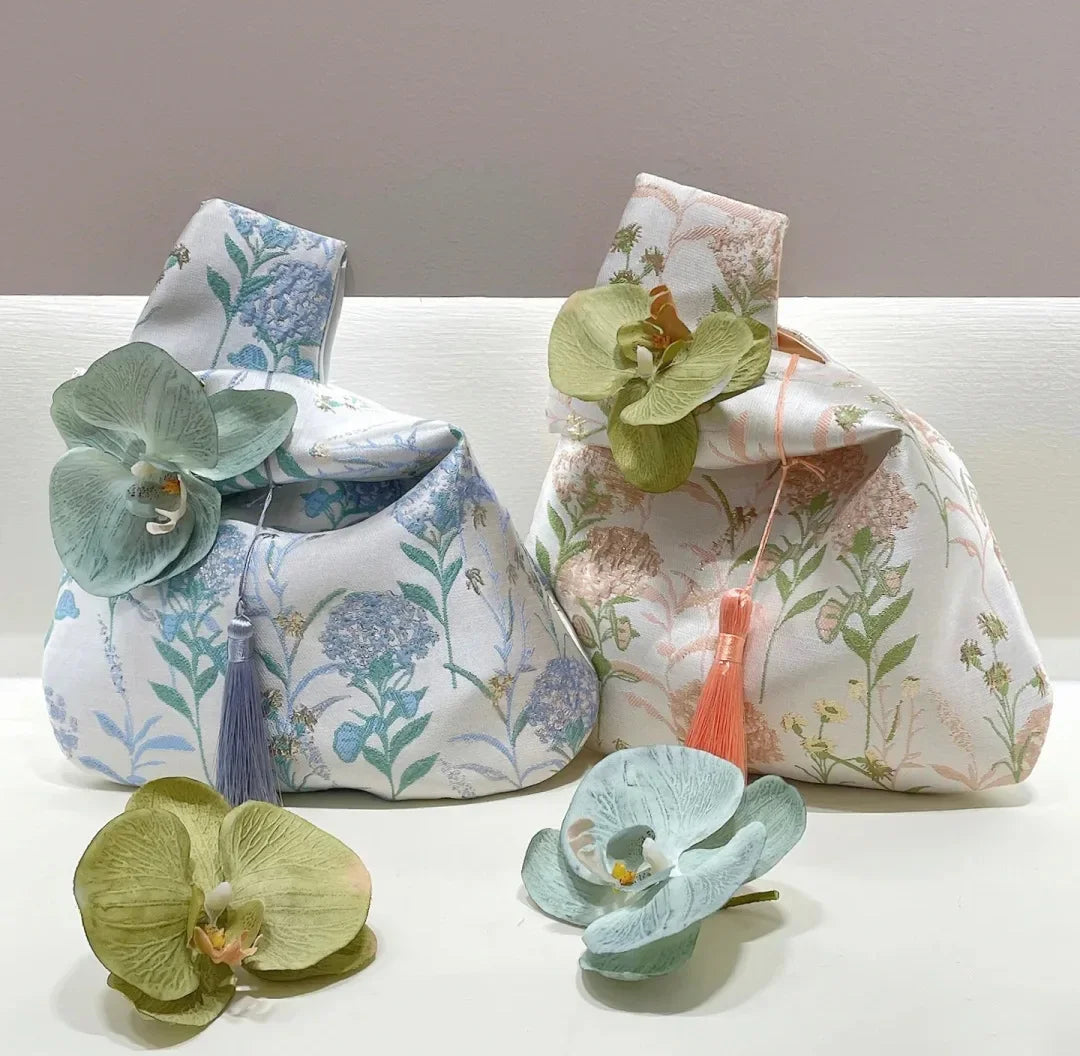Flower Pendant Lunch Bag Cosmetic Bag New Chinese Style Handbag Tassel Knot Wrist Bag Small Item Pouch Cheongsam Accessories