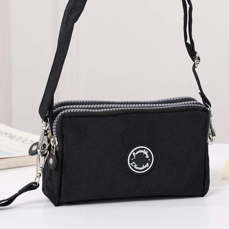 Put the mobile phone bag, handbag, shoulder bag, neck bag, cloth bag, mini bag for storing small change.