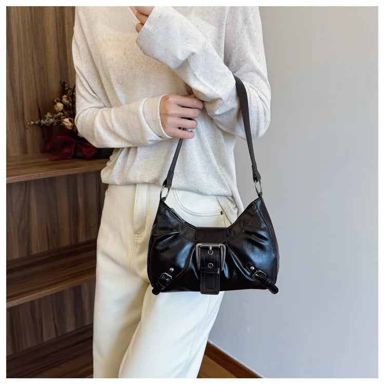 Large-capacity pleated armpit bag for women 2025 new retro commuter temperament motorcycle old style shoulder bag