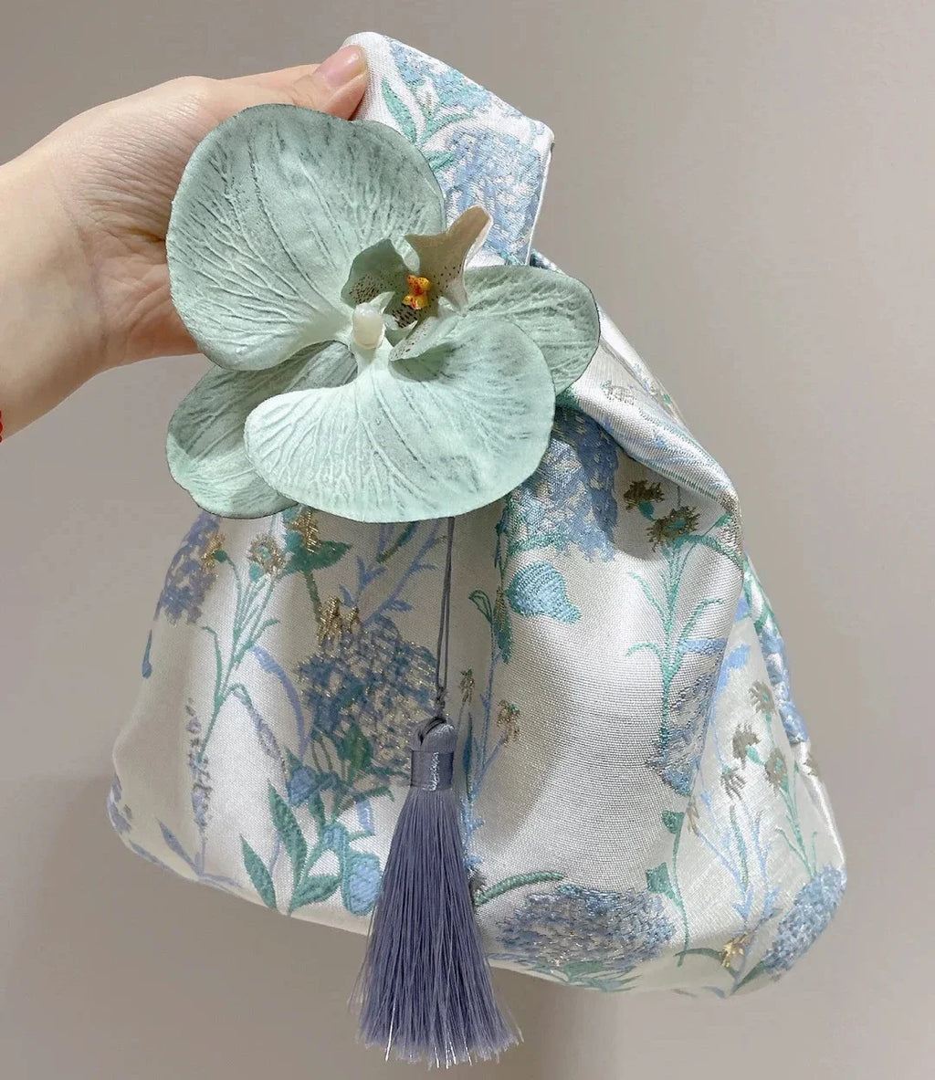 Flower Pendant Lunch Bag Cosmetic Bag New Chinese Style Handbag Tassel Knot Wrist Bag Small Item Pouch Cheongsam Accessories