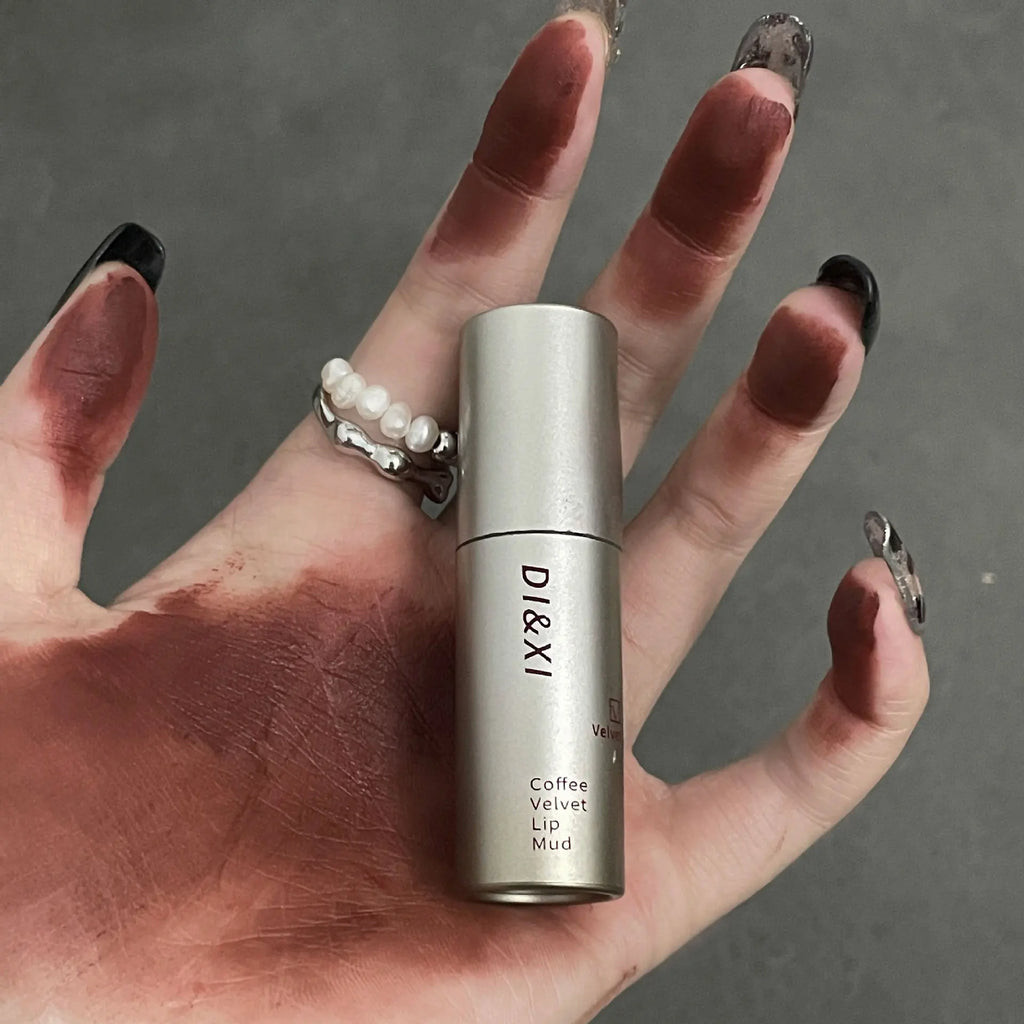 Tube Matte Lipstick, Waterproof and Sweatproof, Does Not Fade Or Remove Makeup, Can Be Used on Both Lips and Cheeks