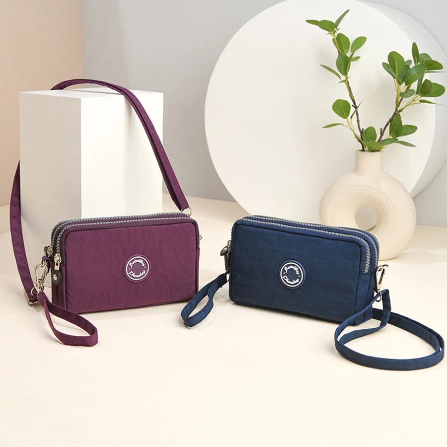 Put the mobile phone bag, handbag, shoulder bag, neck bag, cloth bag, mini bag for storing small change.