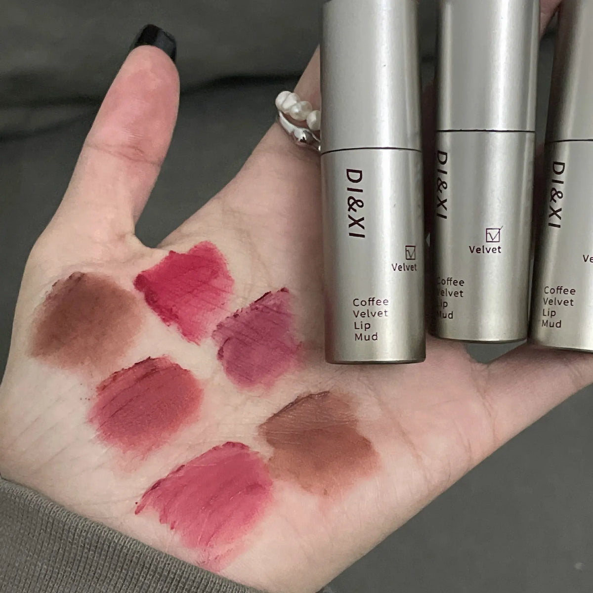 Tube Matte Lipstick, Waterproof and Sweatproof, Does Not Fade Or Remove Makeup, Can Be Used on Both Lips and Cheeks