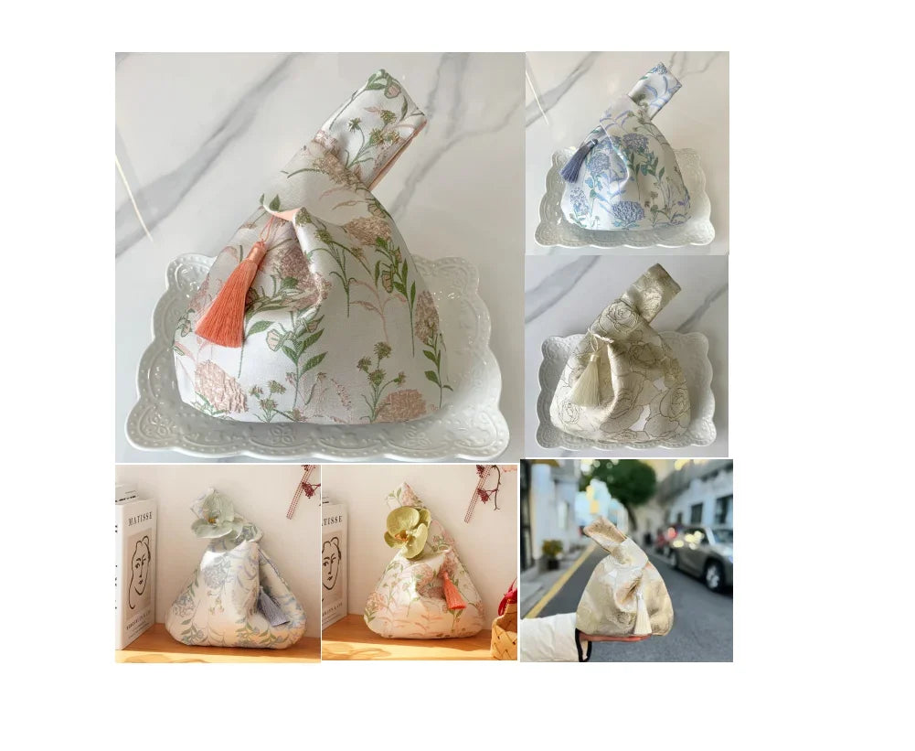 Flower Pendant Lunch Bag Cosmetic Bag New Chinese Style Handbag Tassel Knot Wrist Bag Small Item Pouch Cheongsam Accessories