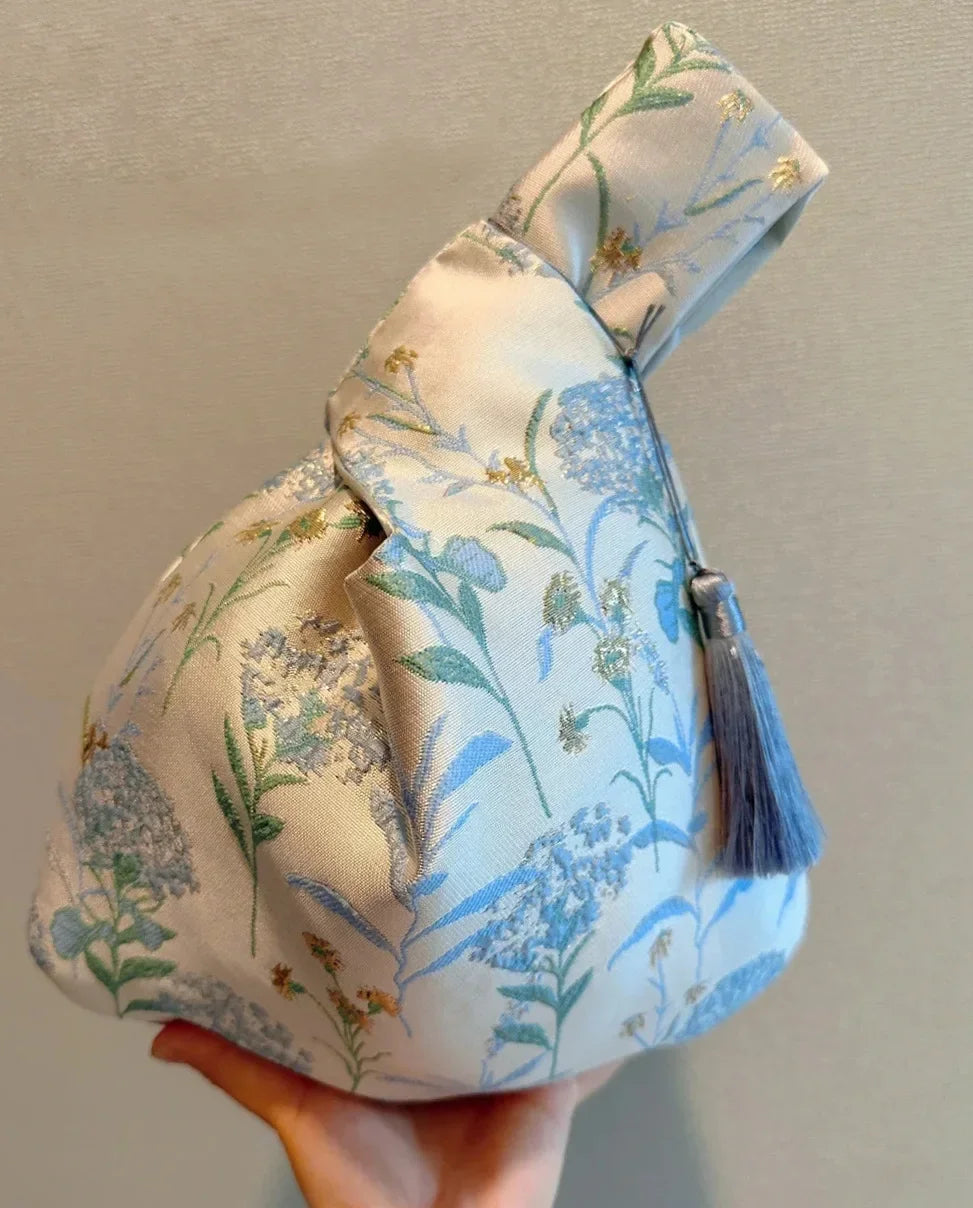Flower Pendant Lunch Bag Cosmetic Bag New Chinese Style Handbag Tassel Knot Wrist Bag Small Item Pouch Cheongsam Accessories