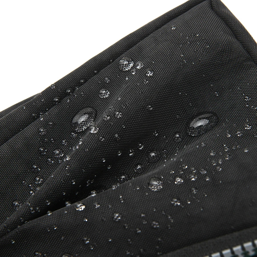 Put the mobile phone bag, handbag, shoulder bag, neck bag, cloth bag, mini bag for storing small change.