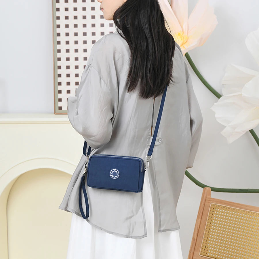 Put the mobile phone bag, handbag, shoulder bag, neck bag, cloth bag, mini bag for storing small change.