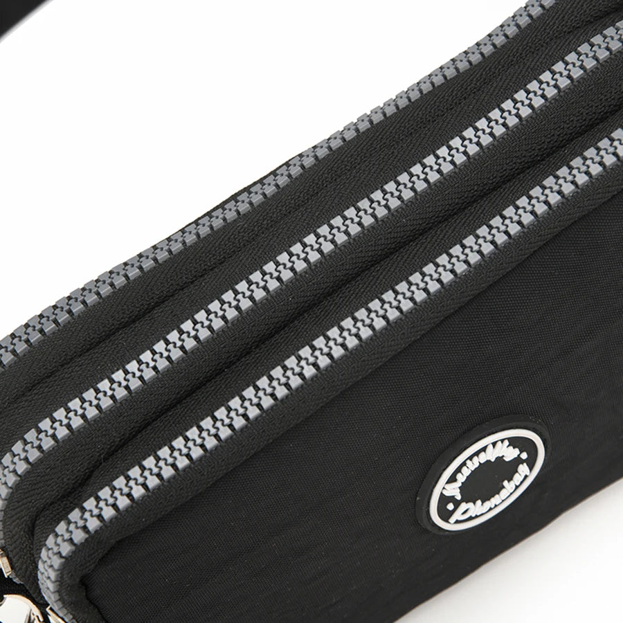 Put the mobile phone bag, handbag, shoulder bag, neck bag, cloth bag, mini bag for storing small change.