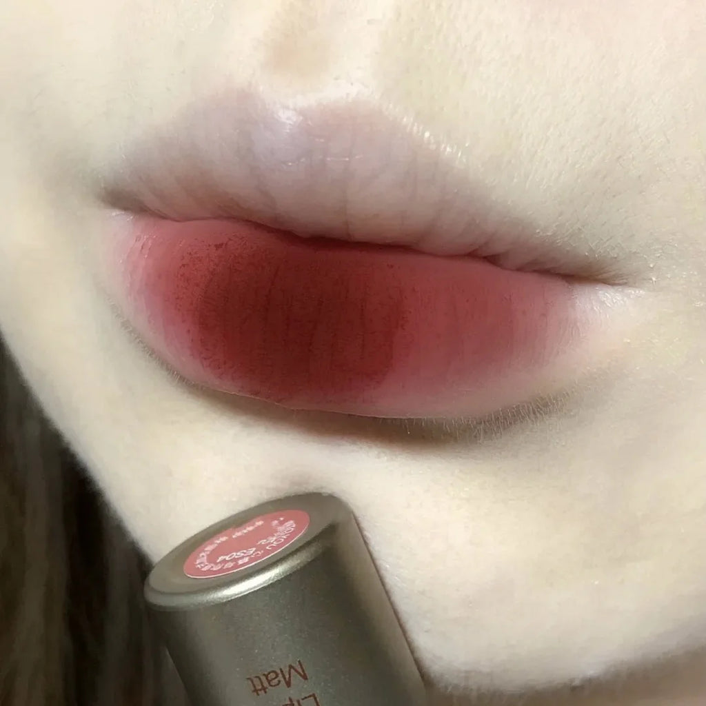 Tube Matte Lipstick, Waterproof and Sweatproof, Does Not Fade Or Remove Makeup, Can Be Used on Both Lips and Cheeks