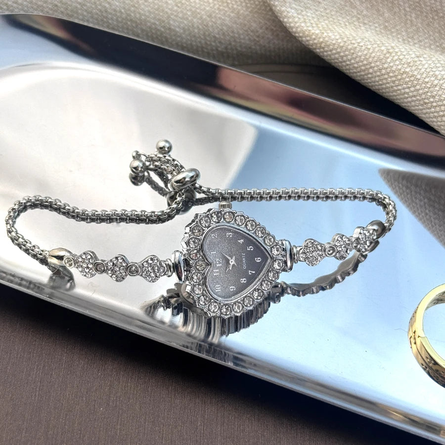 New Fashion Heart-shaped Ribbon-Strap Diamond-Studded Flower Watch for Women with Adjustable Bracelet