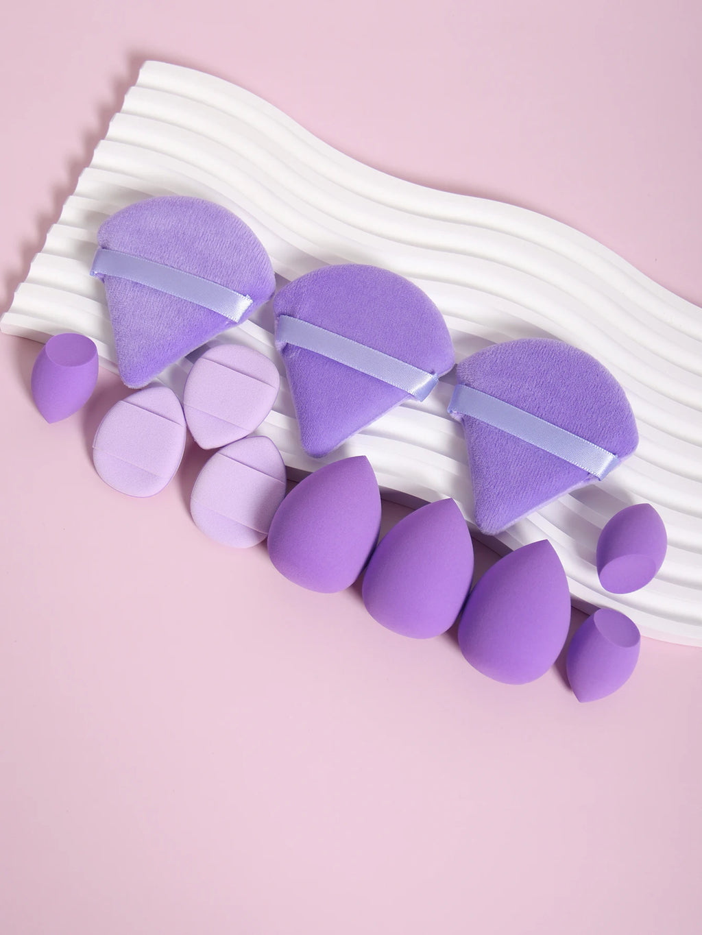 A 12 Piece Set of Versatile Makeup Sponges, Consisting of 3 Loose Powder Puffs, 3 Mini Cushion Powder Puffs, 3 Beauty Eggs, and