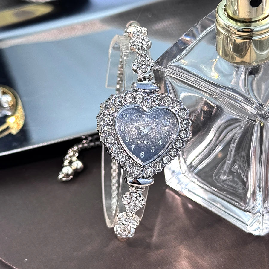 New Fashion Heart-shaped Ribbon-Strap Diamond-Studded Flower Watch for Women with Adjustable Bracelet