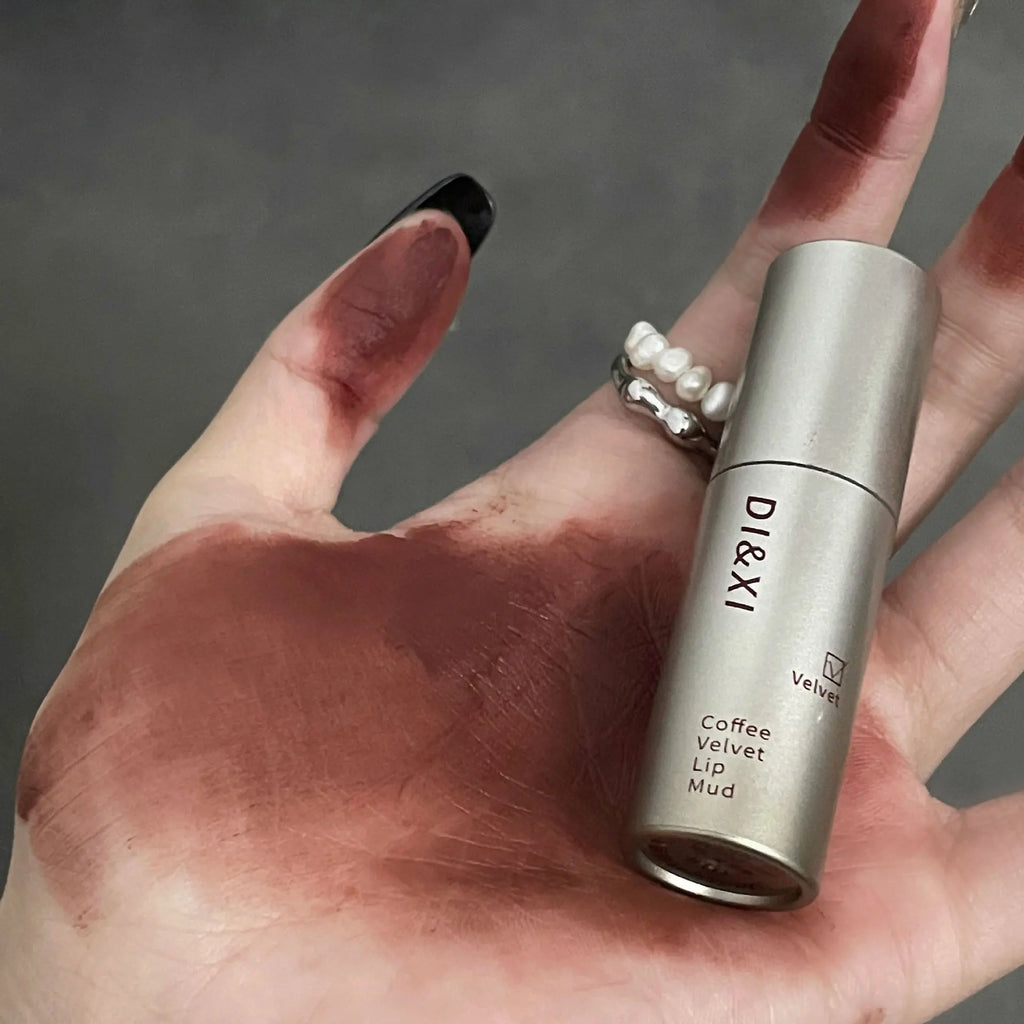 Tube Matte Lipstick, Waterproof and Sweatproof, Does Not Fade Or Remove Makeup, Can Be Used on Both Lips and Cheeks